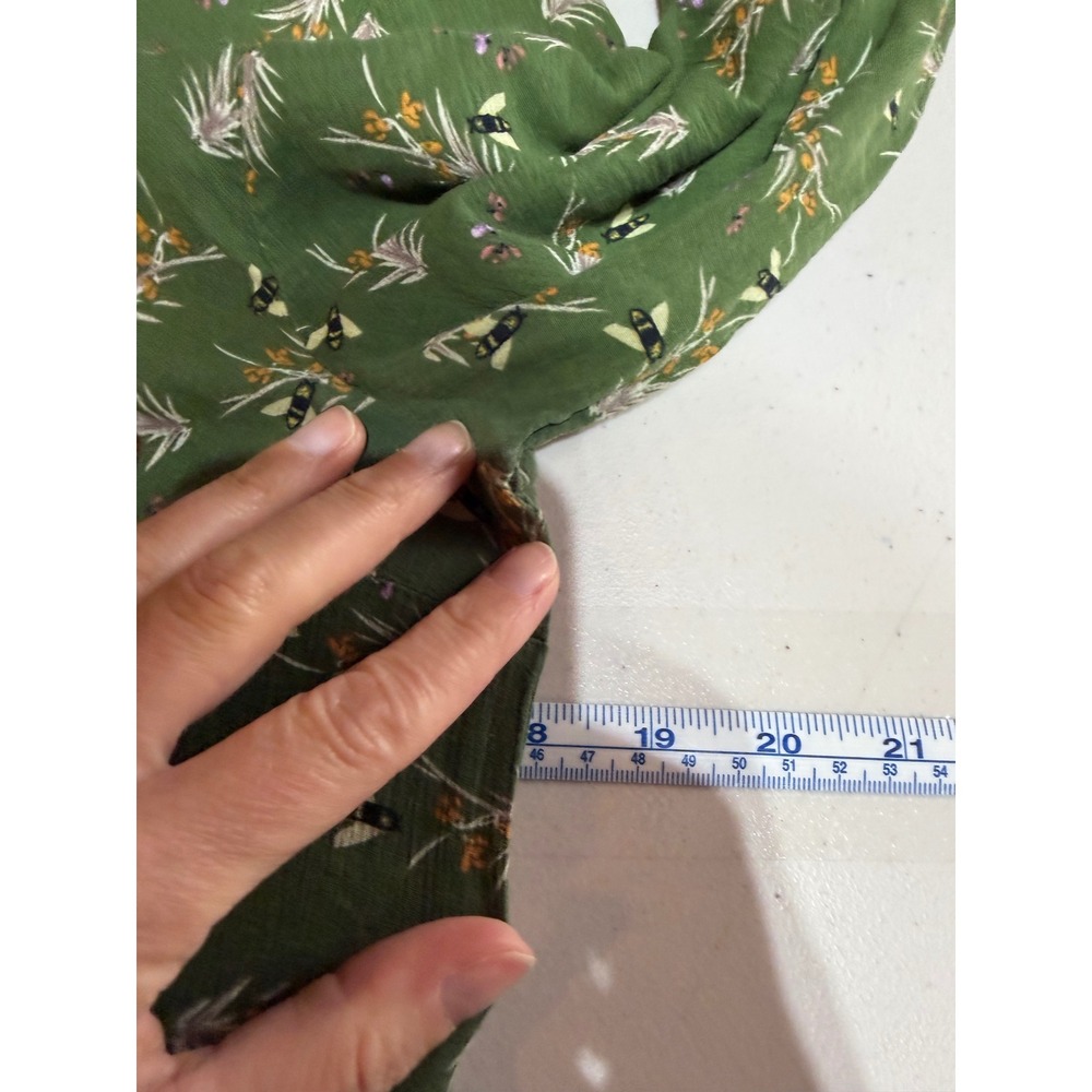 ModCloth Oxford Shirt Womens M Green Bee Print Cotton Button Down Top Roll Tab - Picture 6 of 9